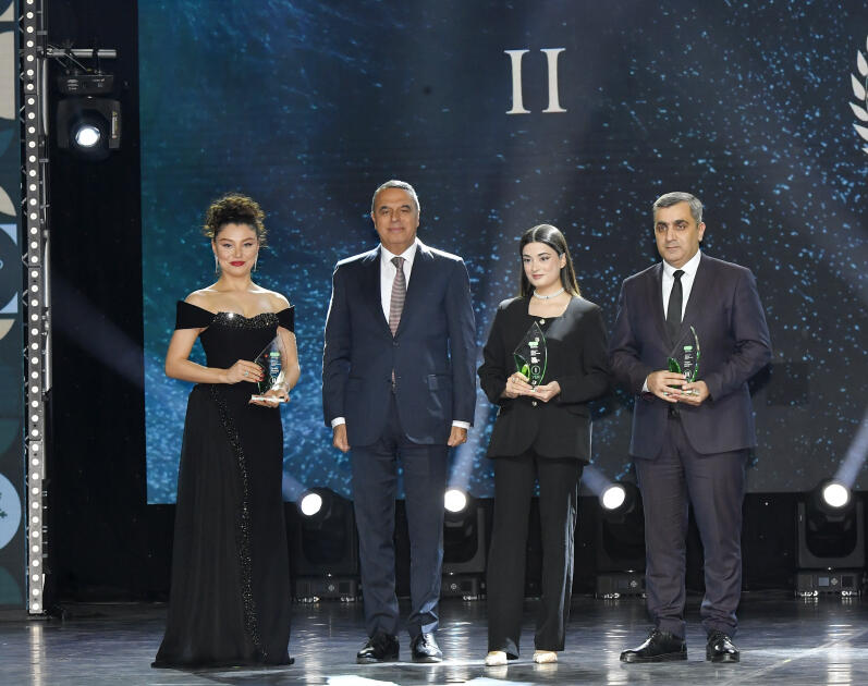 Вице-президент Фонда Гейдара Алиева Лейла Алиева и руководитель Баку Медиа Центра Арзу Алиева приняли участие в Гала-церемонии, посвященной спортивным итогам года