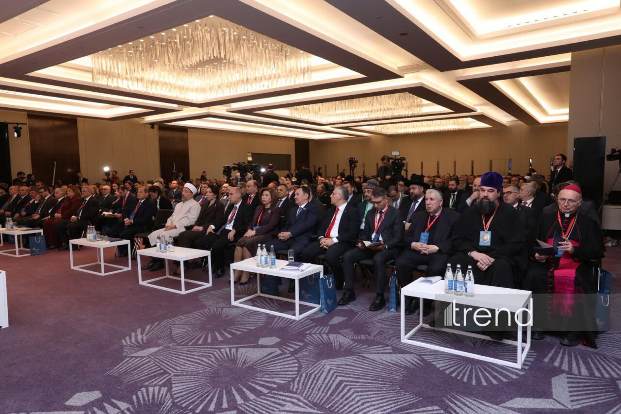 В Баку проходит II Форум религиозных деятелей