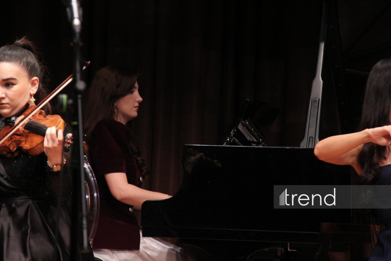 В Баку состоялся праздничный концерт Вокальной музыкальной школы Азербайджана Фидан Гаджиевой