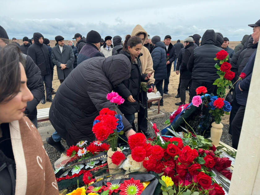 В Актау почтена память жертв крушения самолета AZAL