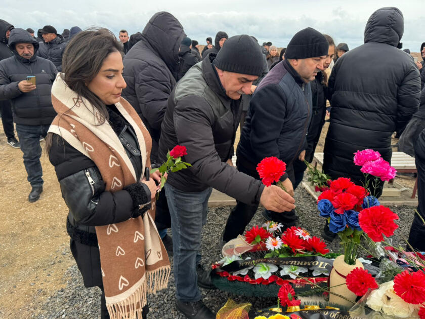 В Актау почтена память жертв крушения самолета AZAL