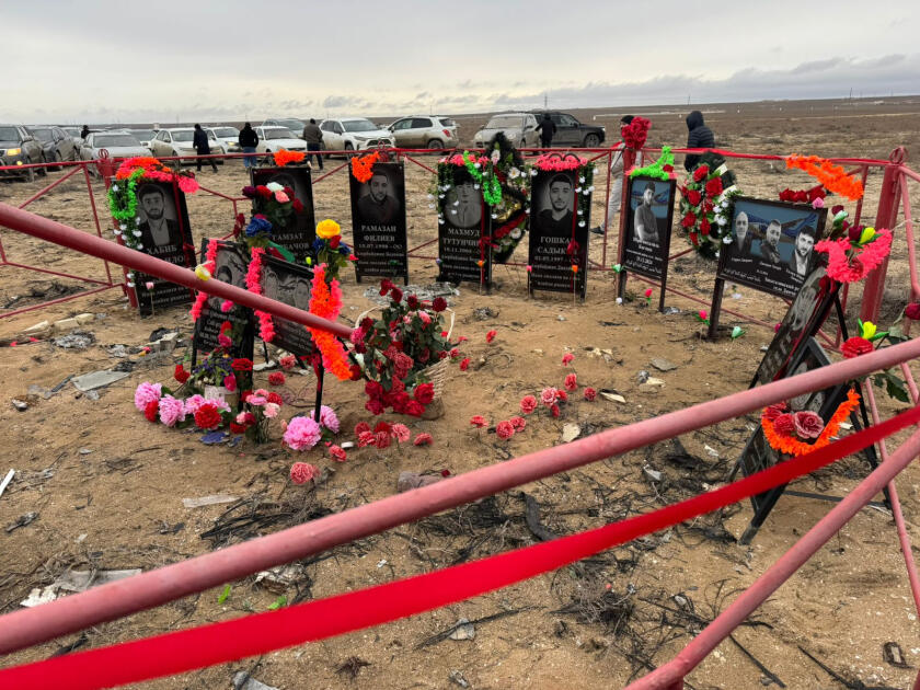 В Актау почтена память жертв крушения самолета AZAL