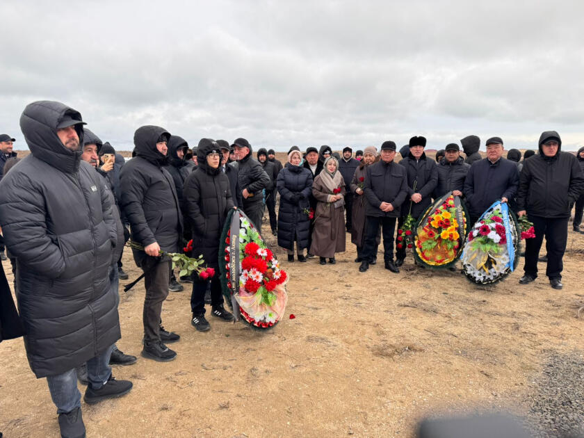В Актау почтена память жертв крушения самолета AZAL