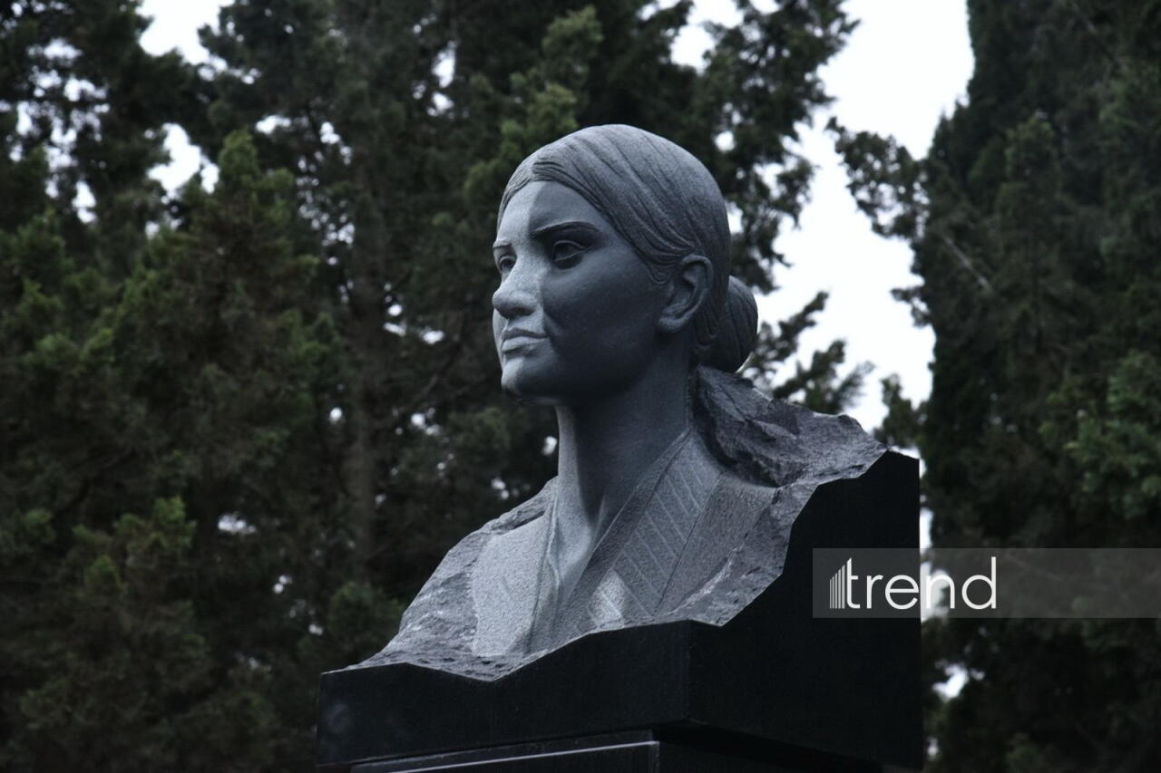 AZAL təyyarəsinin qəzaya uğramasının ildönümü ilə bağlı Milli Qəhrəmanların məzarları ziyarət edilib