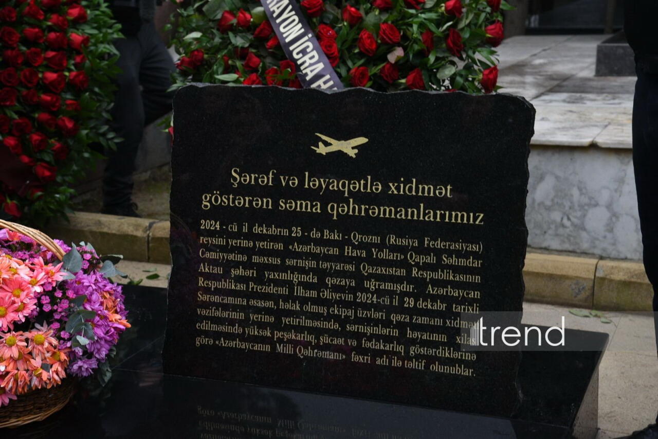 AZAL təyyarəsinin qəzaya uğramasının ildönümü ilə bağlı Milli Qəhrəmanların məzarları ziyarət edilib