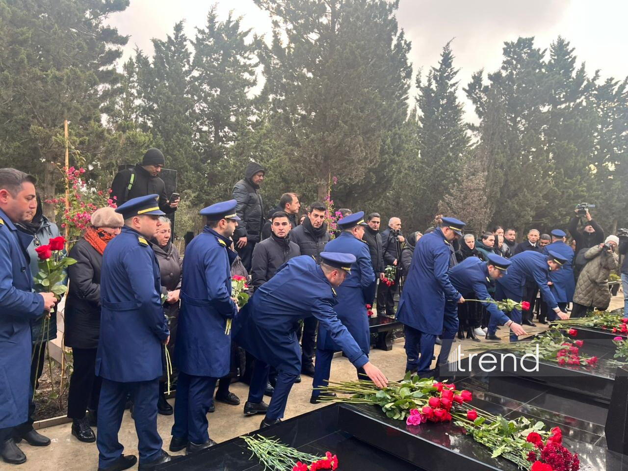 AZAL təyyarəsinin qəzaya uğramasının ildönümü ilə bağlı Milli Qəhrəmanların məzarları ziyarət edilib