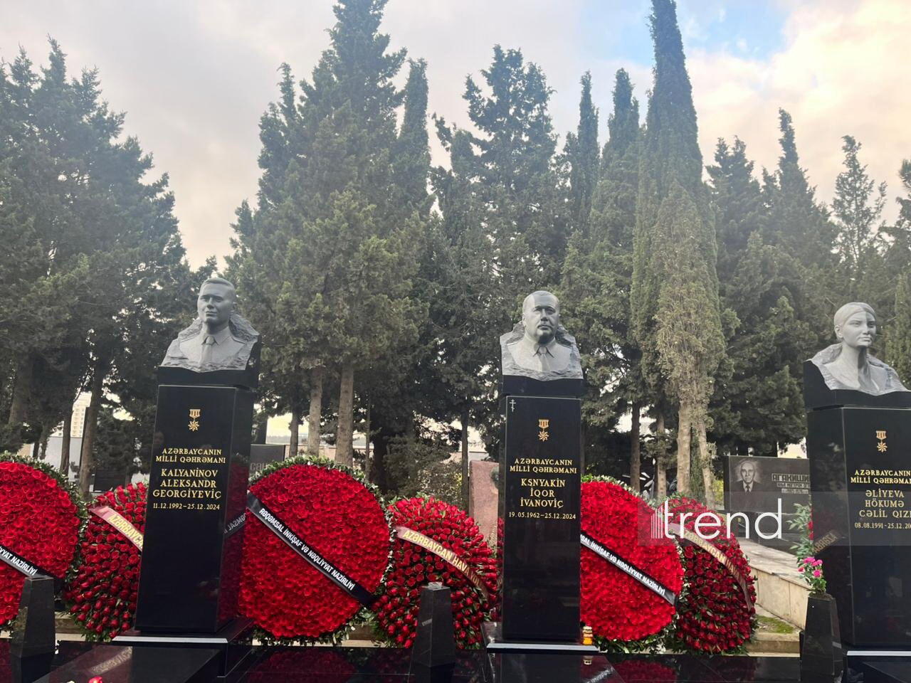 AZAL təyyarəsinin qəzaya uğramasının ildönümü ilə bağlı Milli Qəhrəmanların məzarları ziyarət edilib