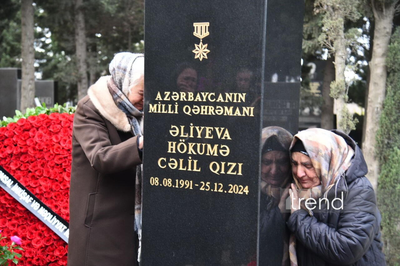 AZAL təyyarəsinin qəzaya uğramasının ildönümü ilə bağlı Milli Qəhrəmanların məzarları ziyarət edilib