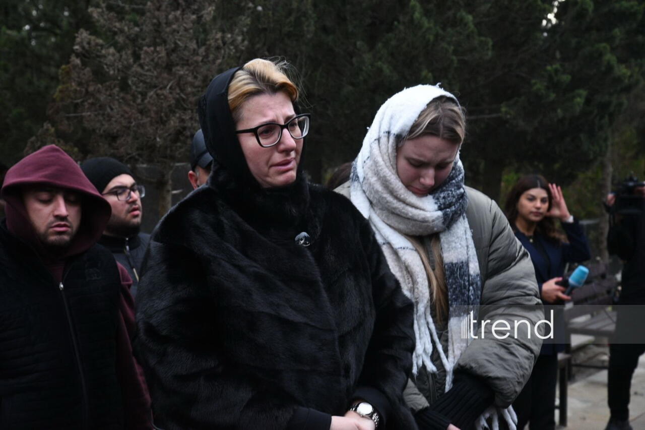 AZAL təyyarəsinin qəzaya uğramasının ildönümü ilə bağlı Milli Qəhrəmanların məzarları ziyarət edilib