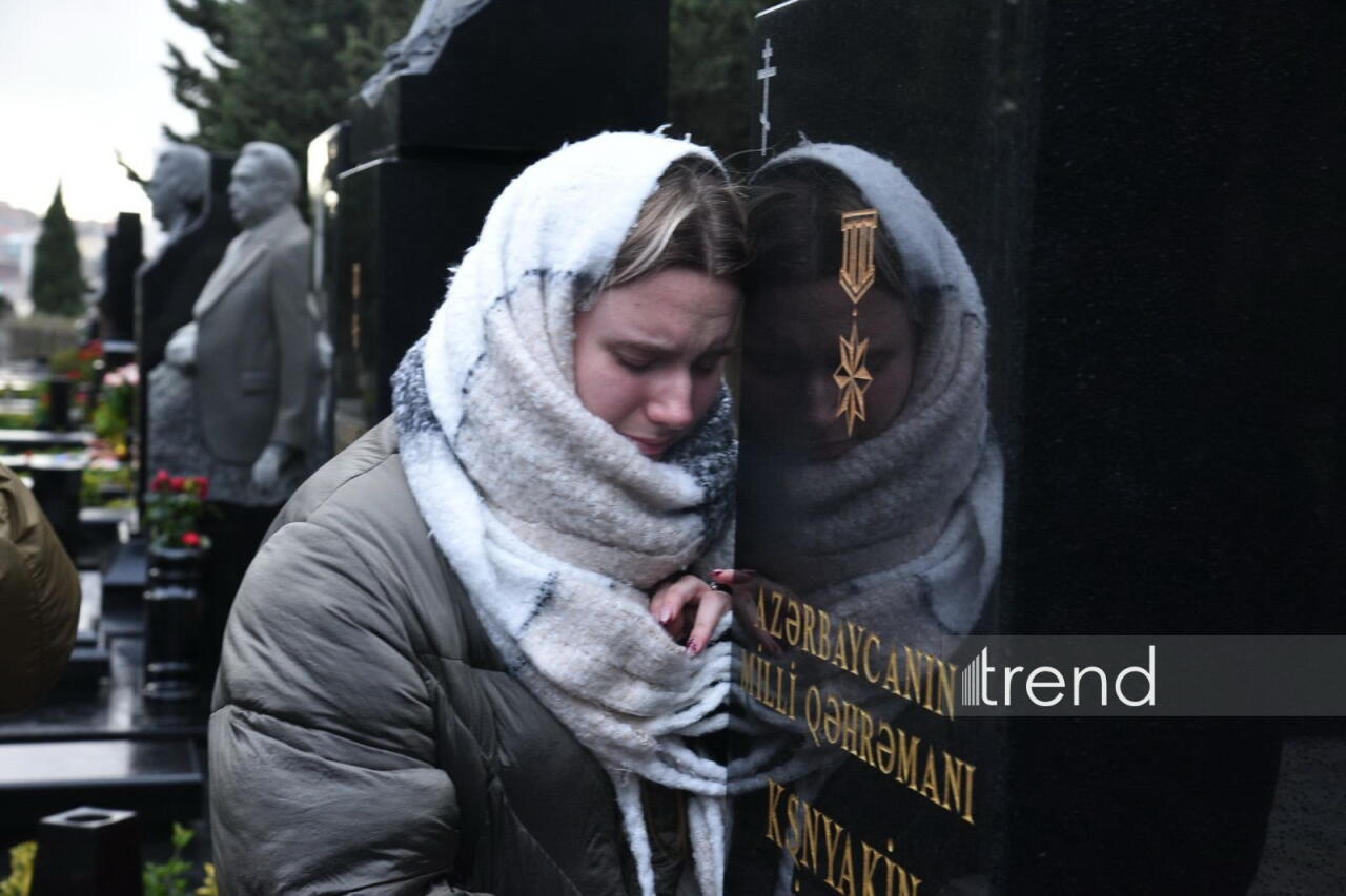 AZAL təyyarəsinin qəzaya uğramasının ildönümü ilə bağlı Milli Qəhrəmanların məzarları ziyarət edilib
