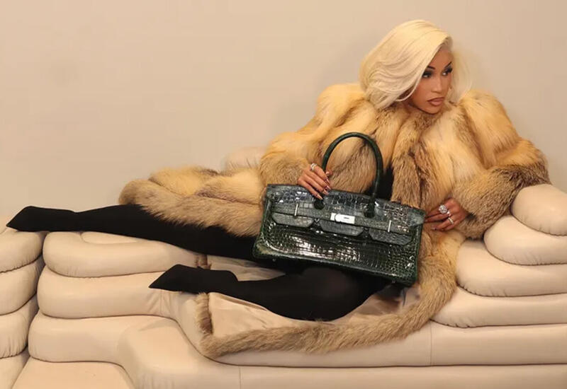 Карди Би снялась с редкой сумкой за $120 тысяч
