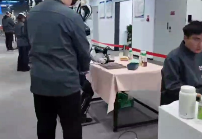 В Китае показали центр обучения роботов