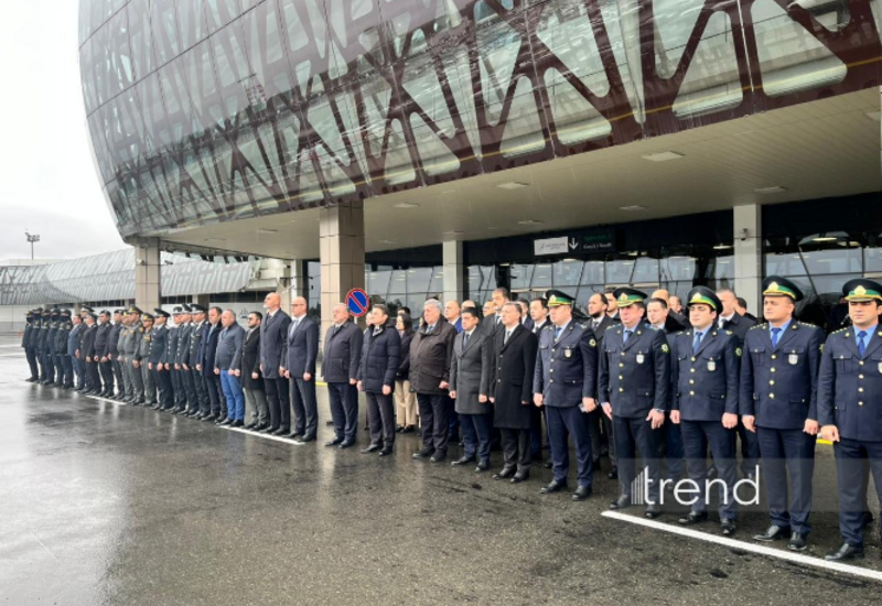 Qəzaya uğrayan AZAL təyyarəsində həlak olanların xatirəsi Heydər Əliyev adına Beynəlxalq Hava Limanında yad edildi