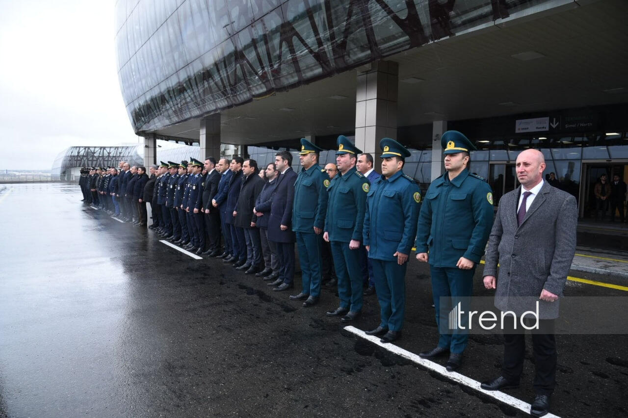 Qəzaya uğrayan AZAL təyyarəsində həlak olanların xatirəsi Heydər Əliyev adına Beynəlxalq Hava Limanında yad edildi