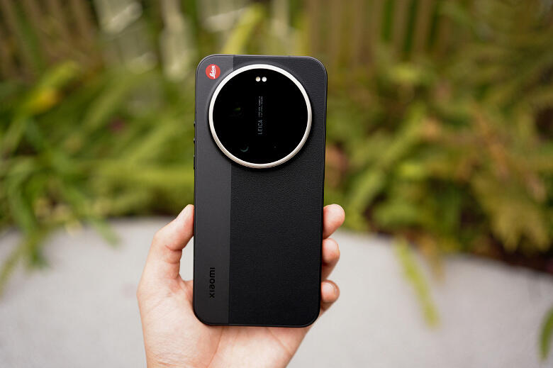 Чёрный Xiaomi 17 Ultra Leica Edition показали вживую со всех сторон