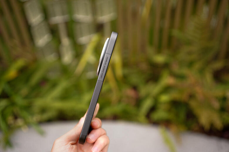 Чёрный Xiaomi 17 Ultra Leica Edition показали вживую со всех сторон