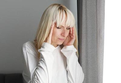 Врач указал на повышенный риск мигрени у женщин