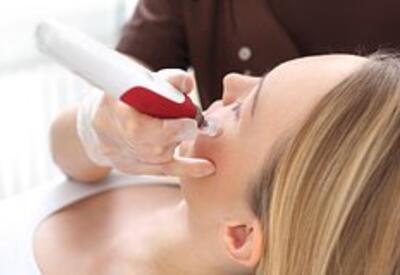 Раскрыта опасность популярной косметической процедуры