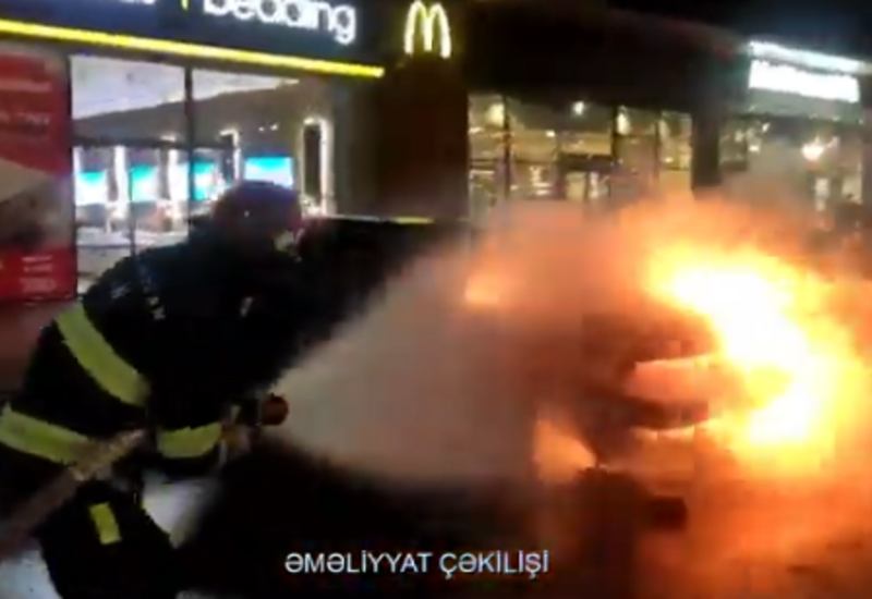 В Сумгайыте загорелся автомобиль