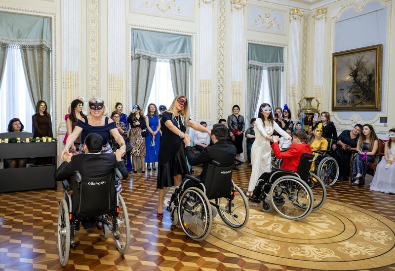 Искусство без границ: маскарадный бал для молодежи в Баку