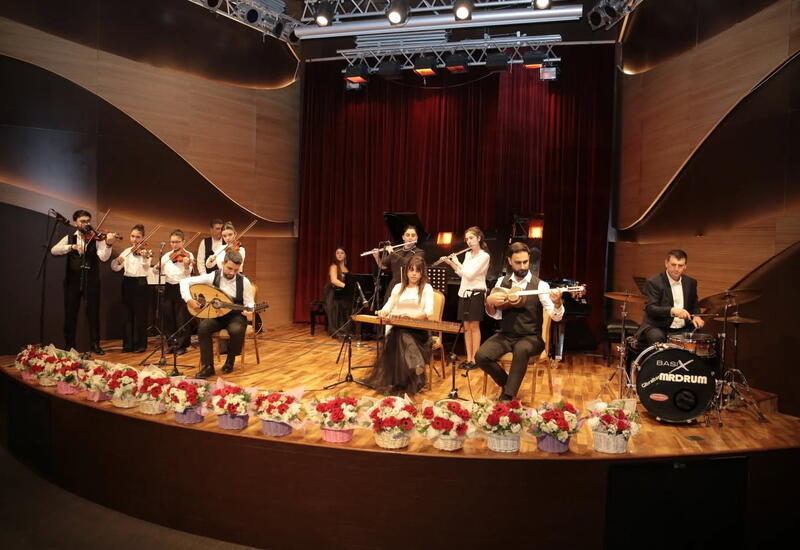 В Баку прошел концерт "90 лет, ставшие песней, цветом и словом"