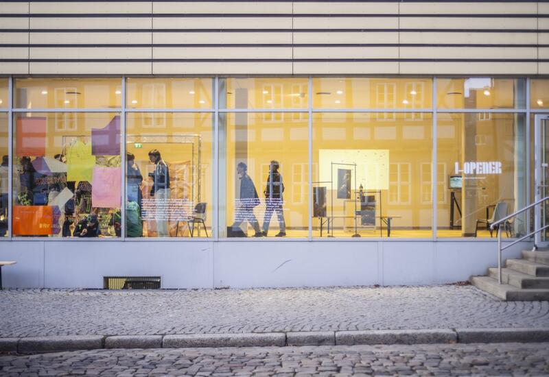 Под азербайджанским кураторством в Германии прошла выставка "Человек и природа в эпоху одиночества"