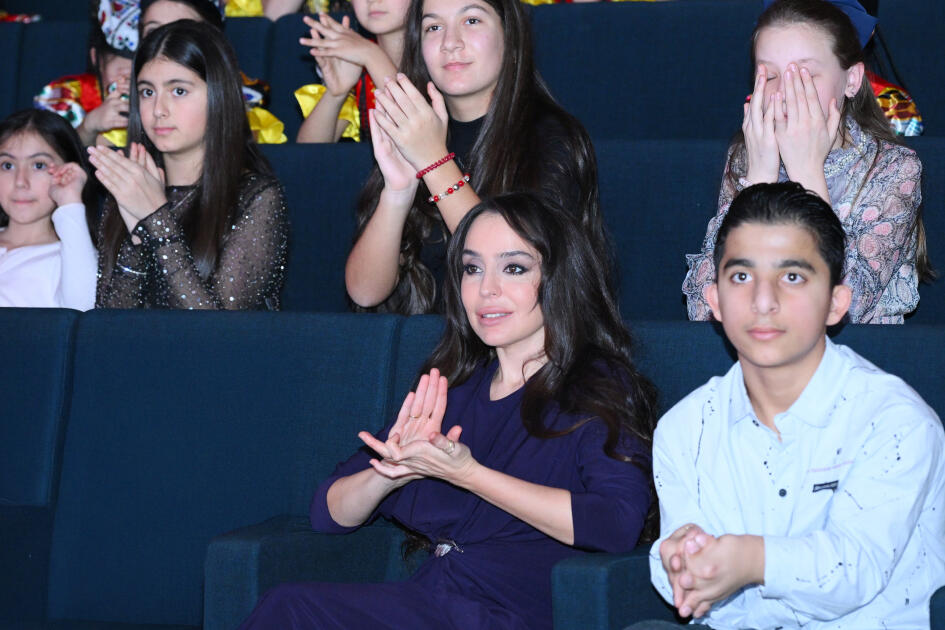 Leyla Əliyeva və Alena Əliyeva Uşaq İncəsənət Festivalının yekun mükafatlandırma mərasimində iştirak ediblər