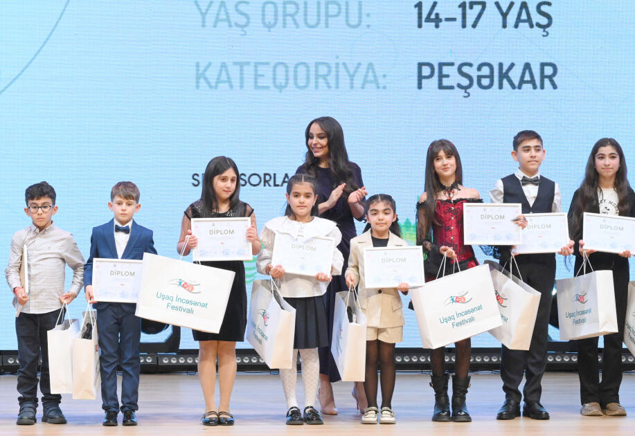 Leyla Əliyeva və Alena Əliyeva Uşaq İncəsənət Festivalının yekun mükafatlandırma mərasimində iştirak ediblər