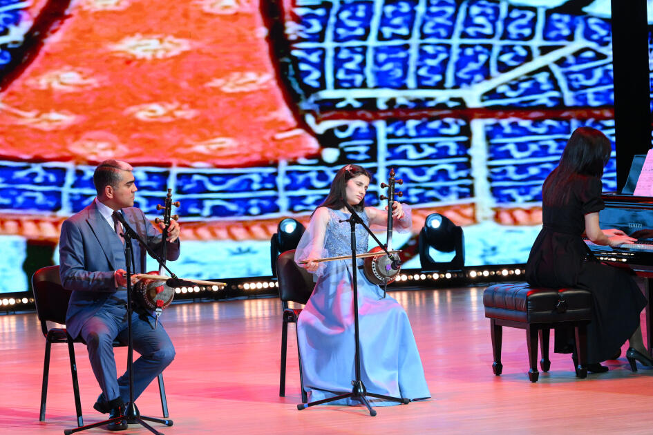 Leyla Əliyeva və Alena Əliyeva Uşaq İncəsənət Festivalının yekun mükafatlandırma mərasimində iştirak ediblər