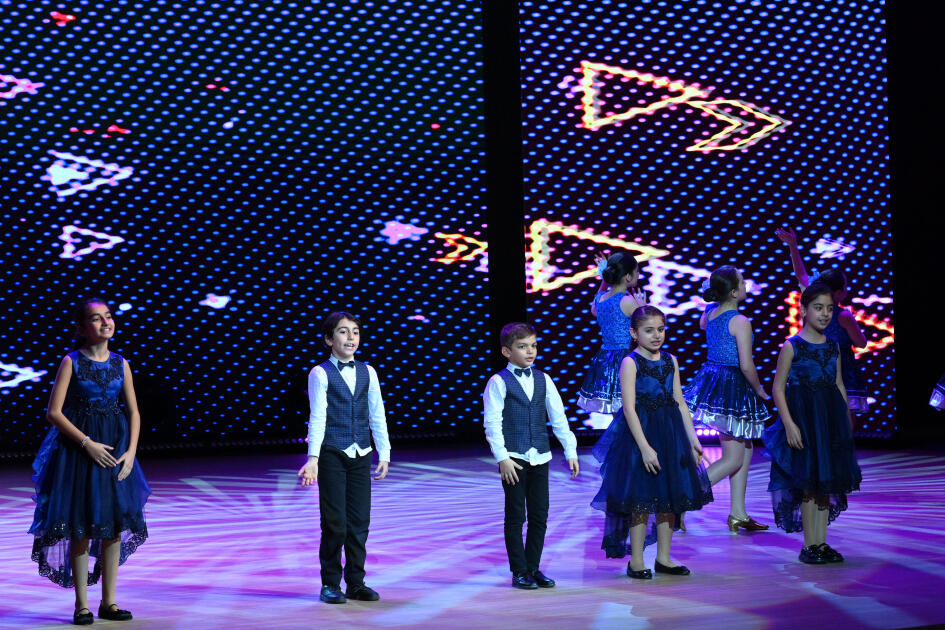 Leyla Əliyeva və Alena Əliyeva Uşaq İncəsənət Festivalının yekun mükafatlandırma mərasimində iştirak ediblər