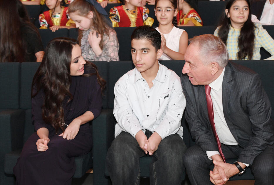 Leyla Əliyeva və Alena Əliyeva Uşaq İncəsənət Festivalının yekun mükafatlandırma mərasimində iştirak ediblər