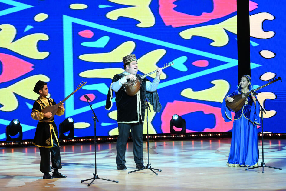 Leyla Əliyeva və Alena Əliyeva Uşaq İncəsənət Festivalının yekun mükafatlandırma mərasimində iştirak ediblər