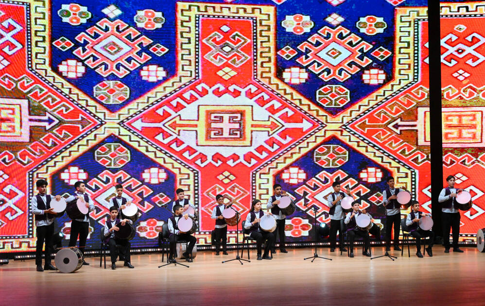 Leyla Əliyeva və Alena Əliyeva Uşaq İncəsənət Festivalının yekun mükafatlandırma mərasimində iştirak ediblər