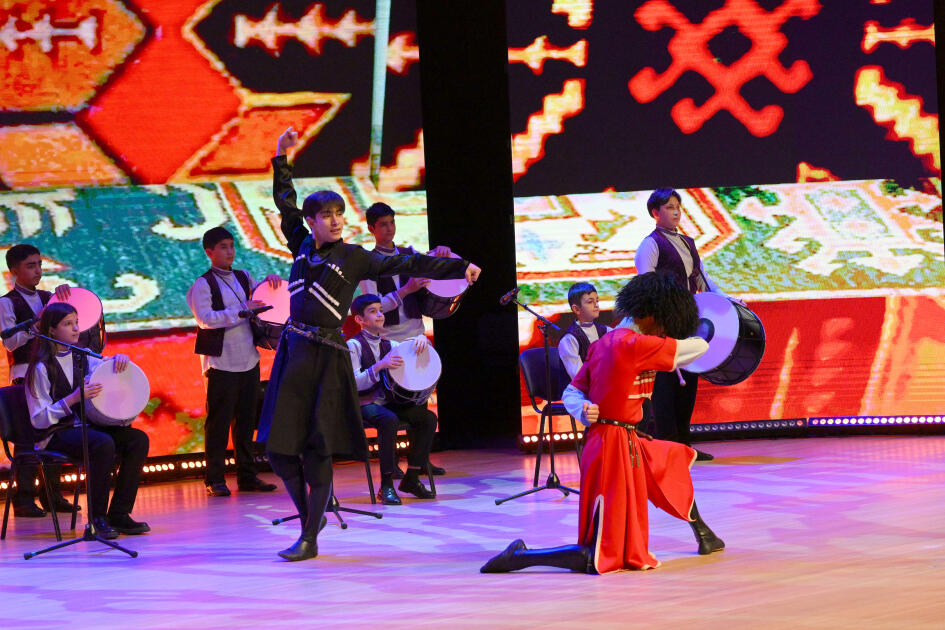 Leyla Əliyeva və Alena Əliyeva Uşaq İncəsənət Festivalının yekun mükafatlandırma mərasimində iştirak ediblər