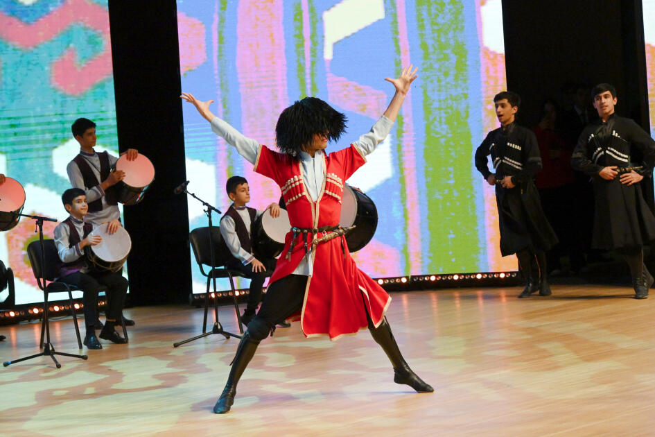 Leyla Əliyeva və Alena Əliyeva Uşaq İncəsənət Festivalının yekun mükafatlandırma mərasimində iştirak ediblər