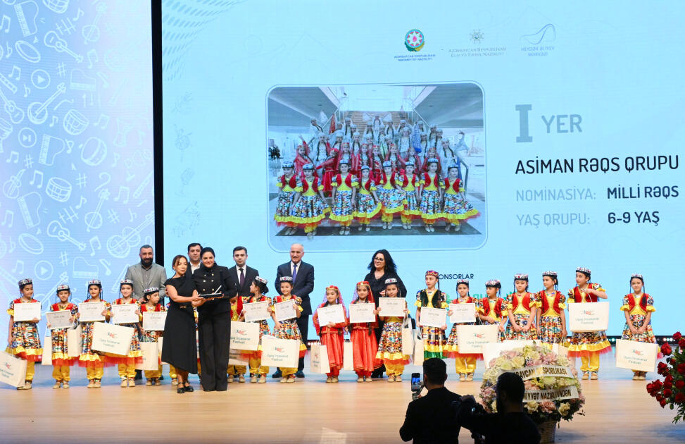 Leyla Əliyeva və Alena Əliyeva Uşaq İncəsənət Festivalının yekun mükafatlandırma mərasimində iştirak ediblər