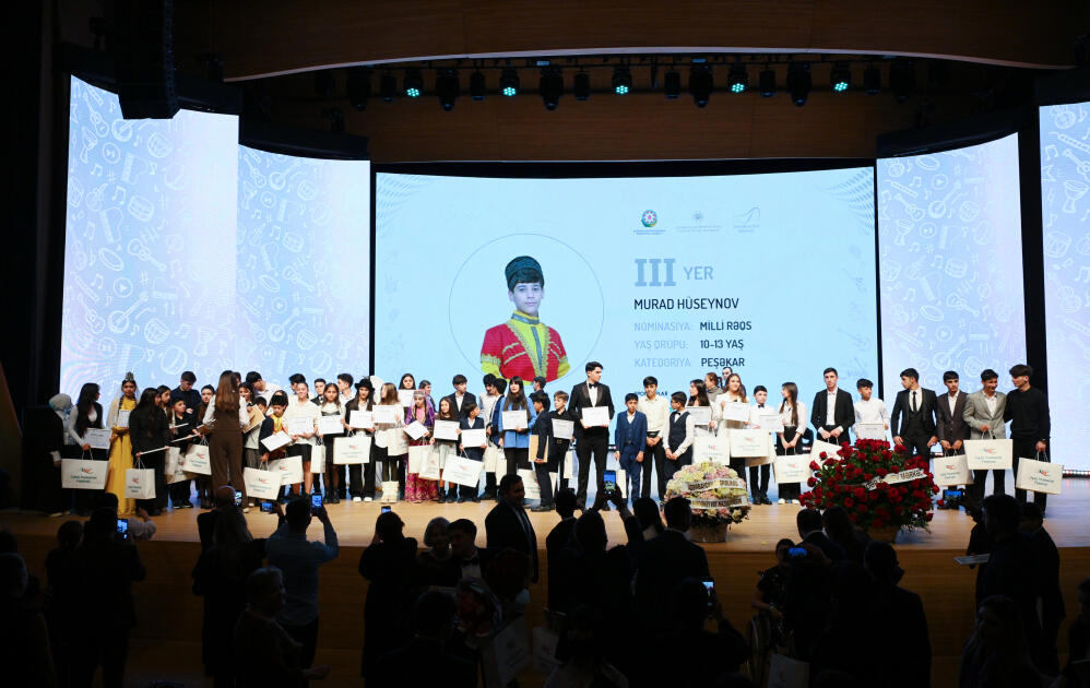 Leyla Əliyeva və Alena Əliyeva Uşaq İncəsənət Festivalının yekun mükafatlandırma mərasimində iştirak ediblər