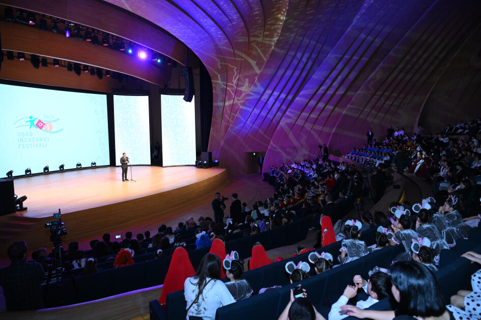 Leyla Əliyeva və Alena Əliyeva Uşaq İncəsənət Festivalının yekun mükafatlandırma mərasimində iştirak ediblər