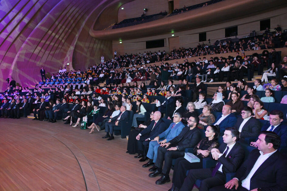 Leyla Əliyeva və Alena Əliyeva Uşaq İncəsənət Festivalının yekun mükafatlandırma mərasimində iştirak ediblər