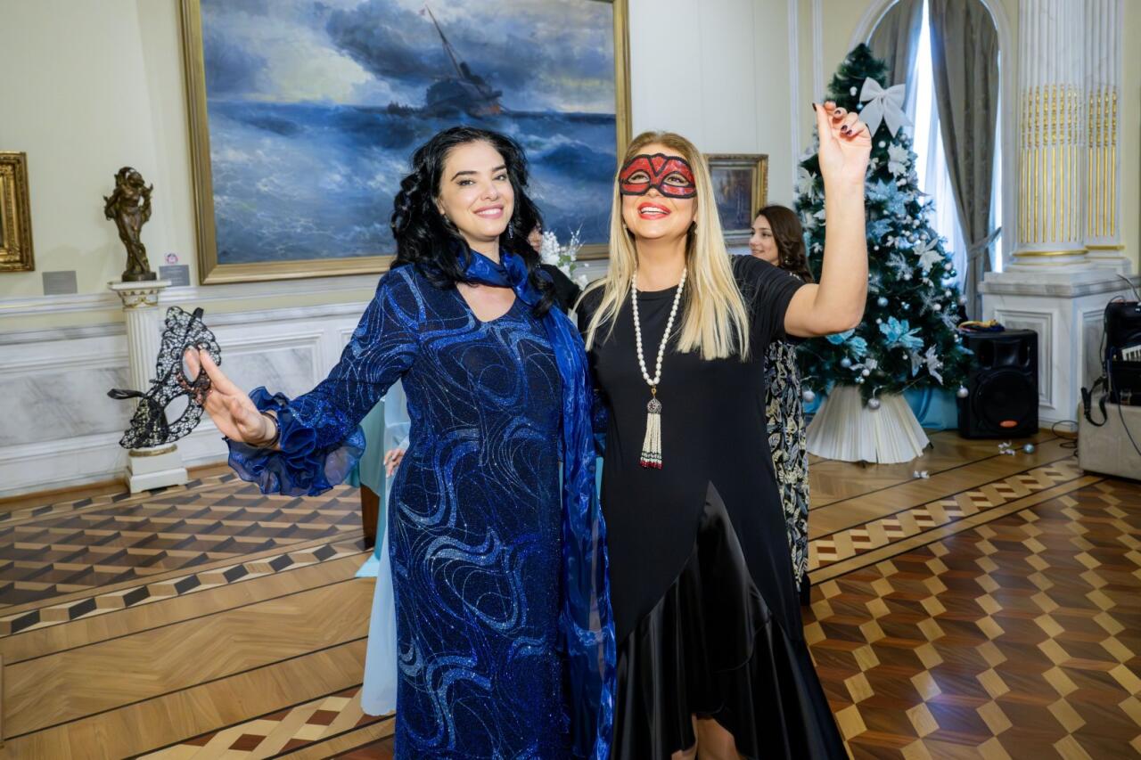Искусство без границ: маскарадный бал для молодежи в Баку