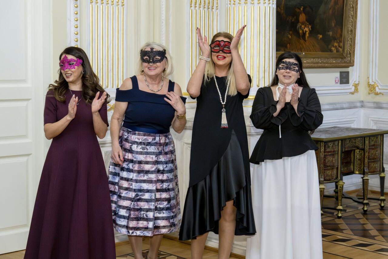 Искусство без границ: маскарадный бал для молодежи в Баку
