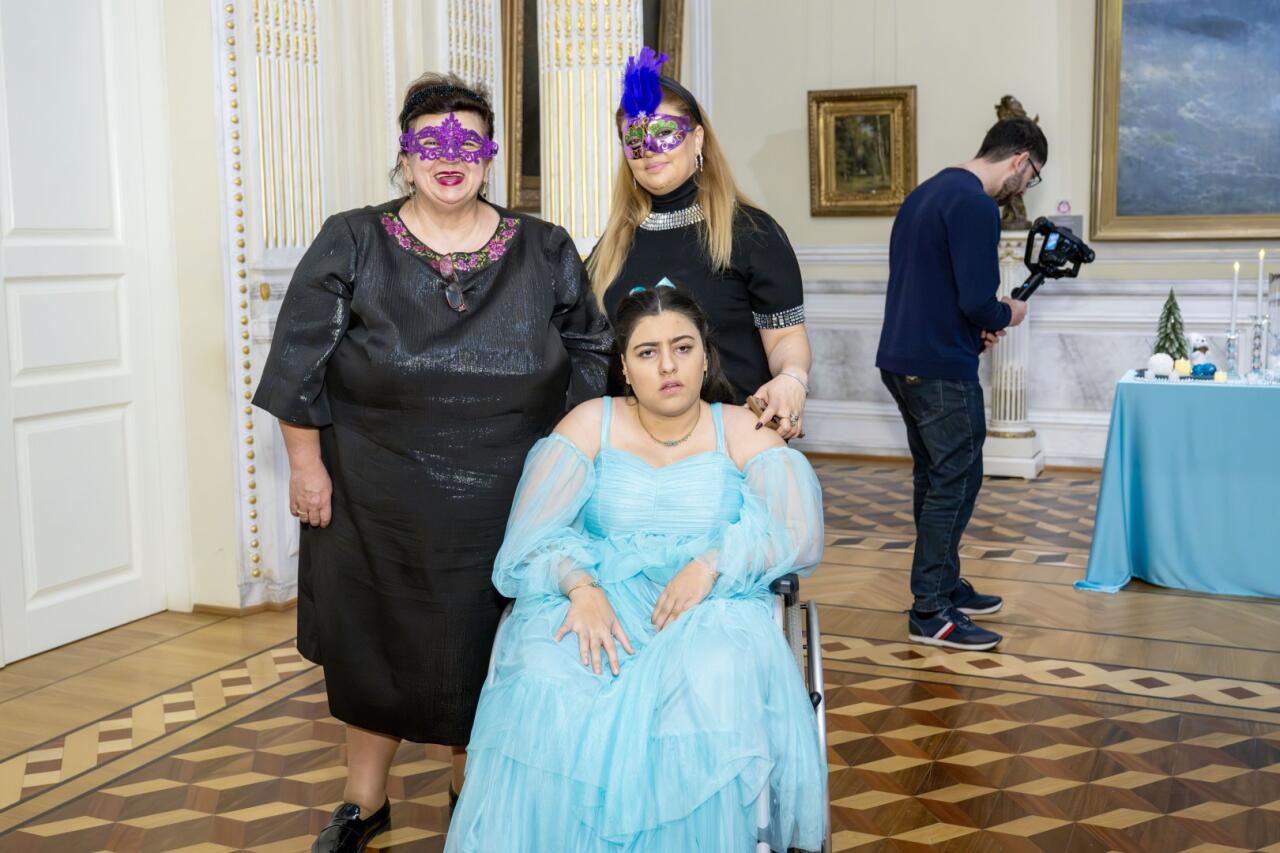 Искусство без границ: маскарадный бал для молодежи в Баку