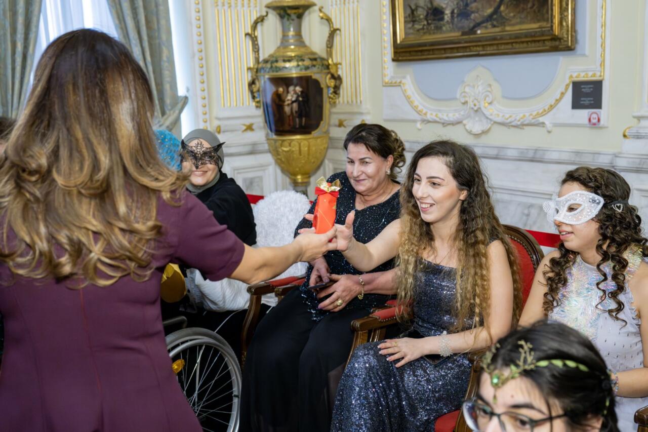 Искусство без границ: маскарадный бал для молодежи в Баку