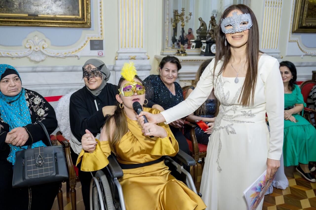 Искусство без границ: маскарадный бал для молодежи в Баку
