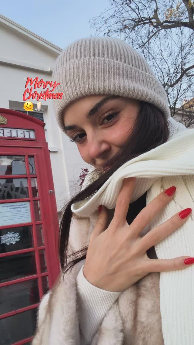 Звезда «Постучись в мою дверь» отметила Рождество в Лондоне