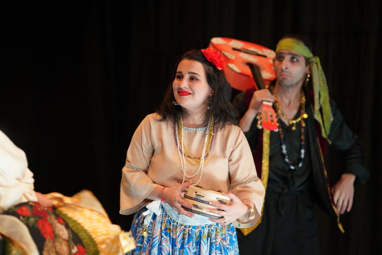 В Баку с аншлагом состоялась премьера спектакля "Qaraca qız"