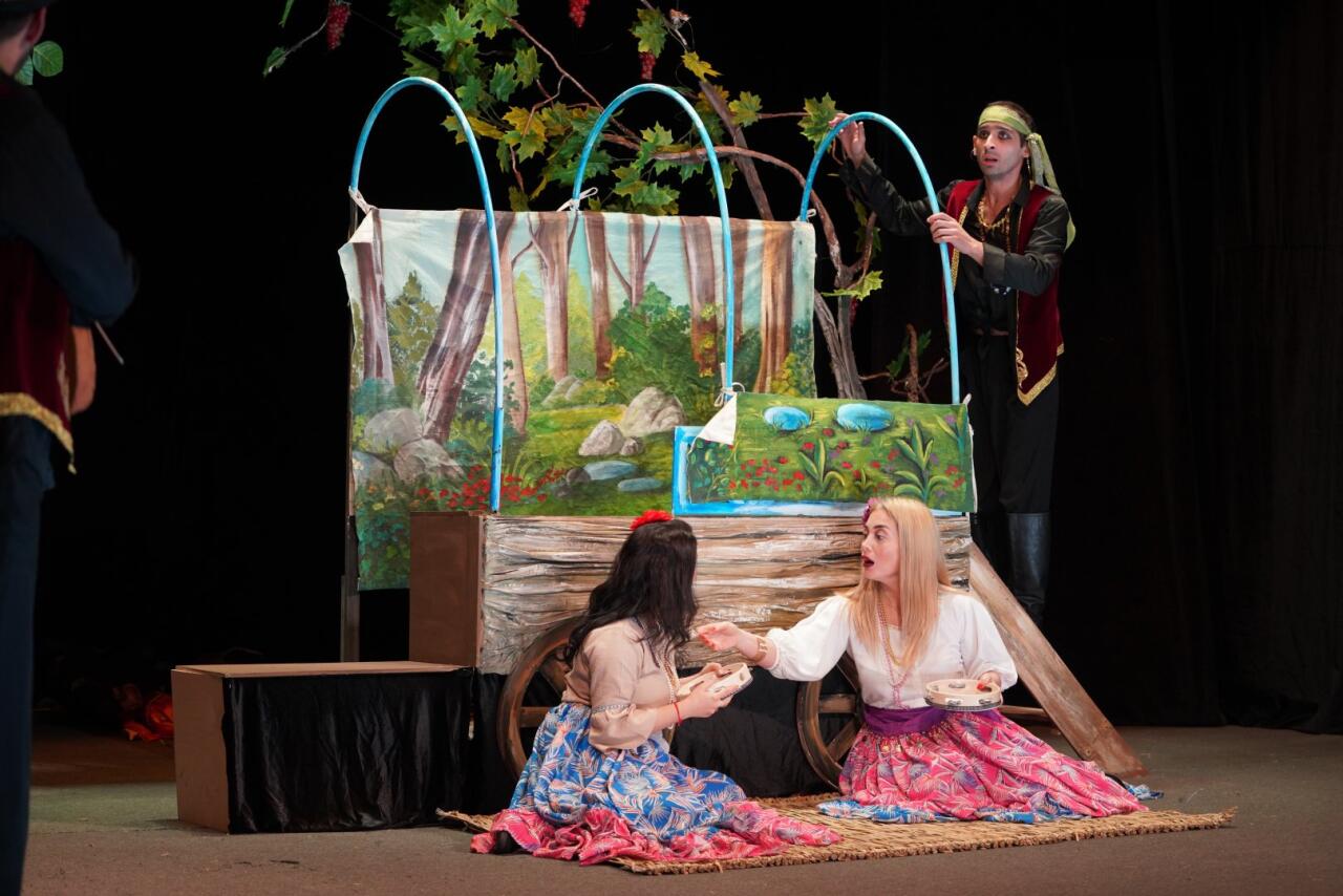 В Баку с аншлагом состоялась премьера спектакля "Qaraca qız"