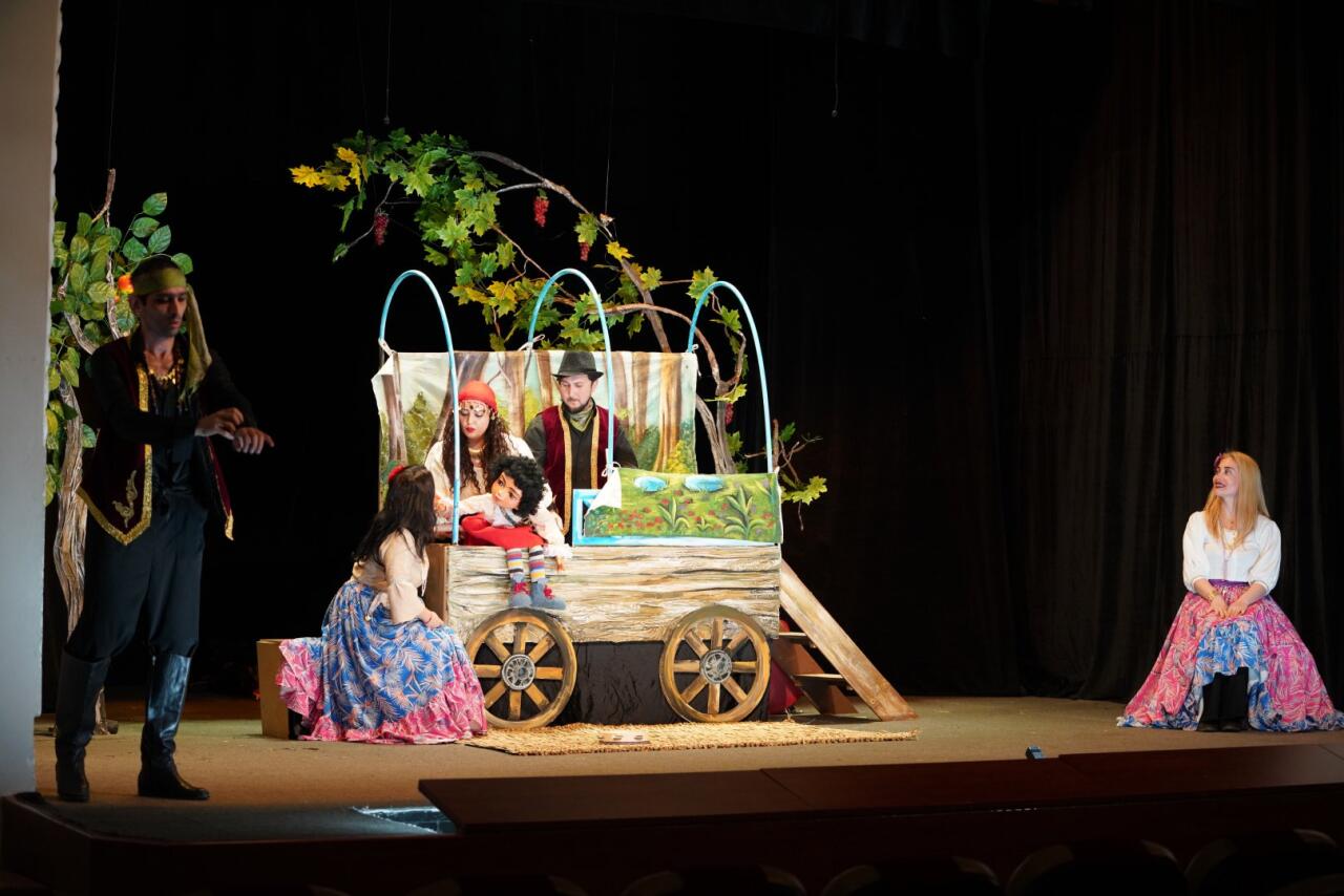 В Баку с аншлагом состоялась премьера спектакля "Qaraca qız"