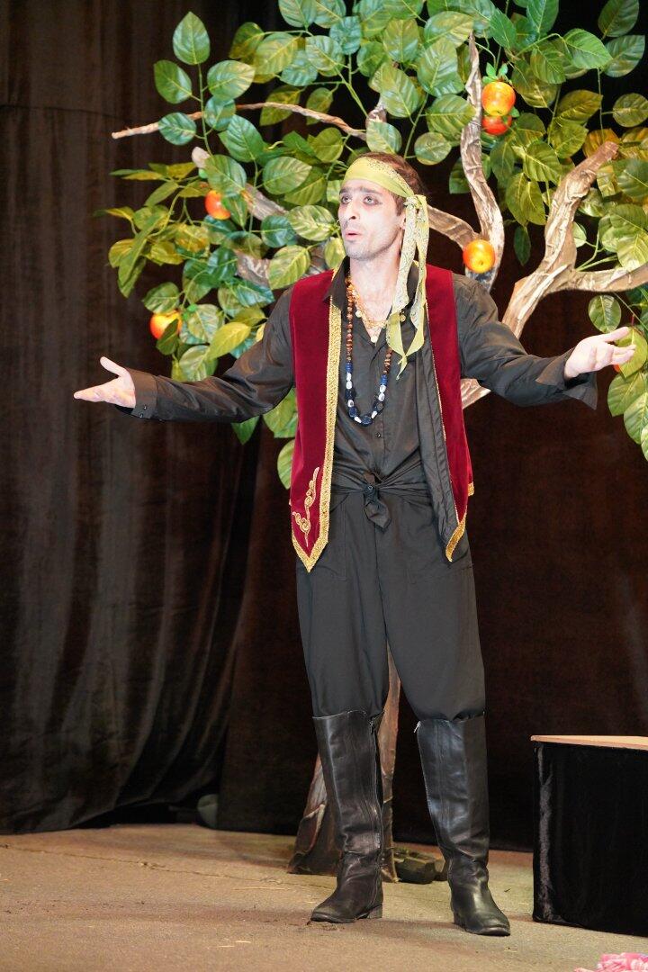 В Баку с аншлагом состоялась премьера спектакля "Qaraca qız"