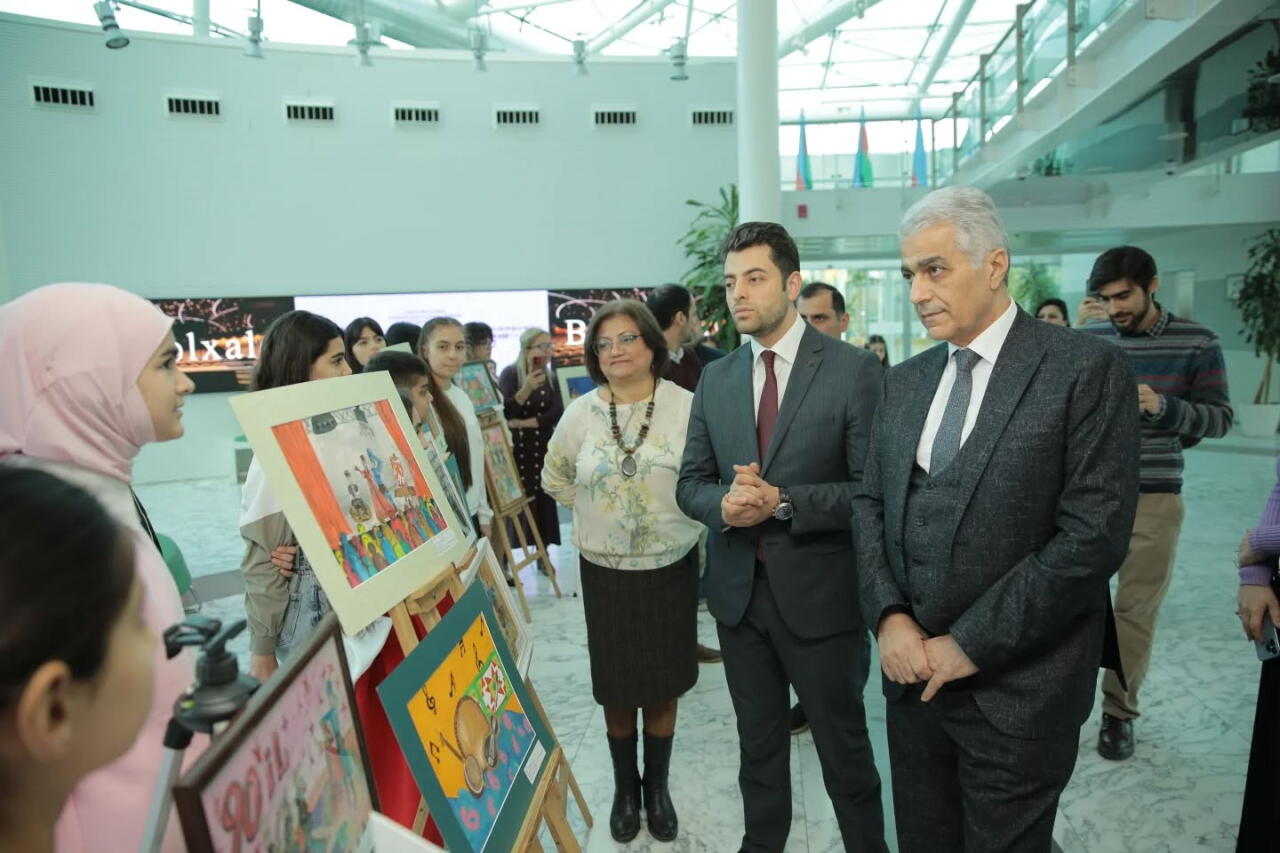 В Баку прошел концерт "90 лет, ставшие песней, цветом и словом"